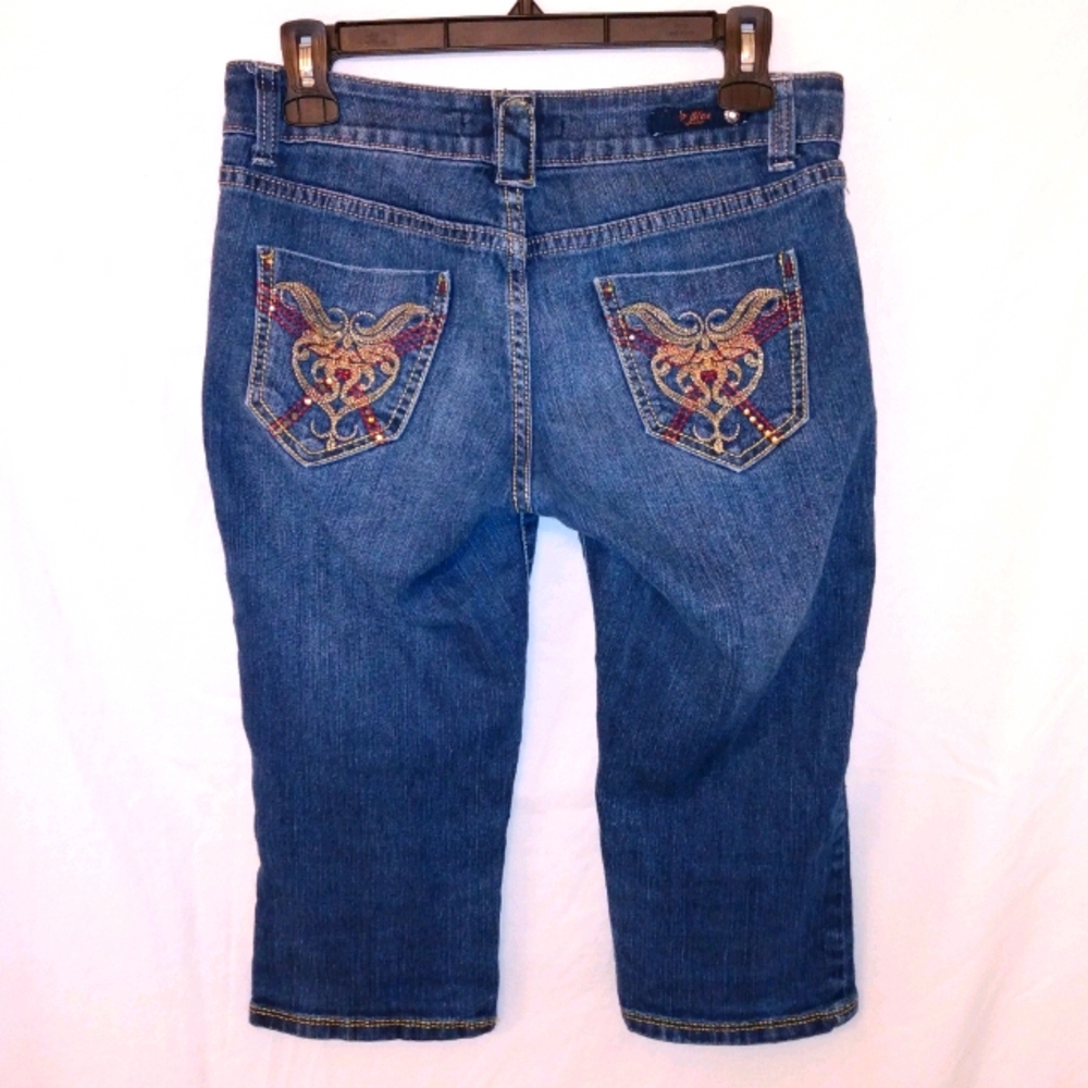 V Blue Jeans Capris